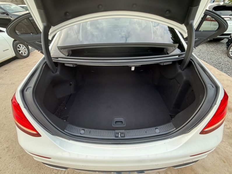 
								Mercedes Benz E200 full									