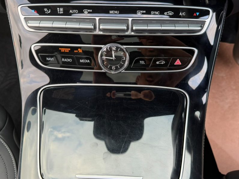 
								Mercedes Benz E200 full									