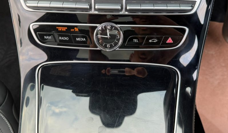 
								Mercedes Benz E200 full									