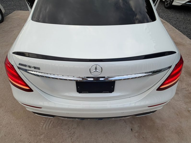 
								Mercedes Benz E200 full									
