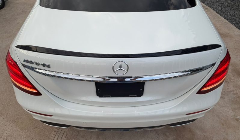 
								Mercedes Benz E200 full									
