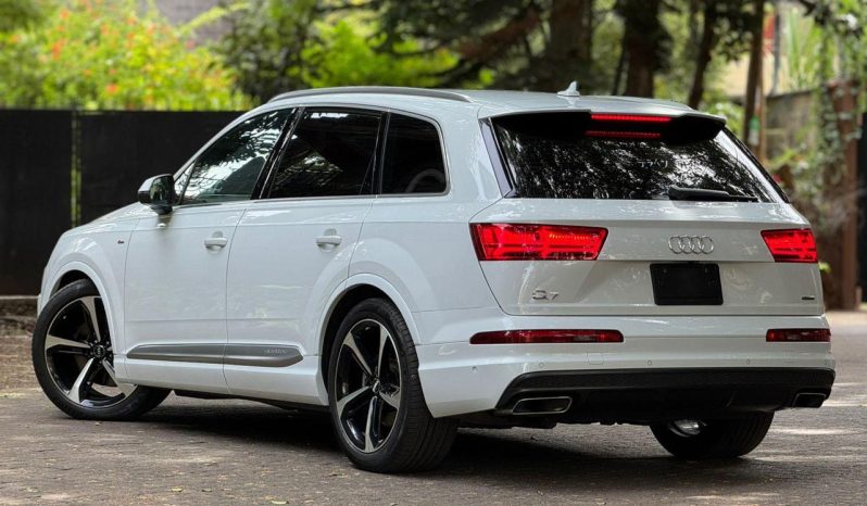 
								Audi Q7 full									