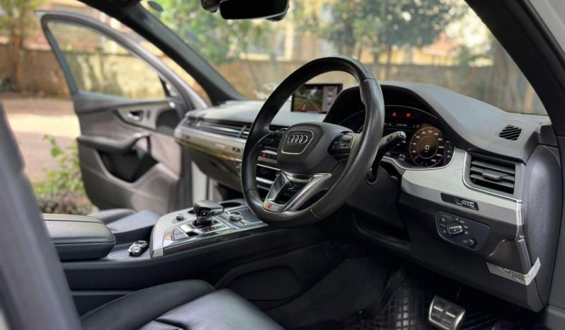 
								Audi Q7 full									