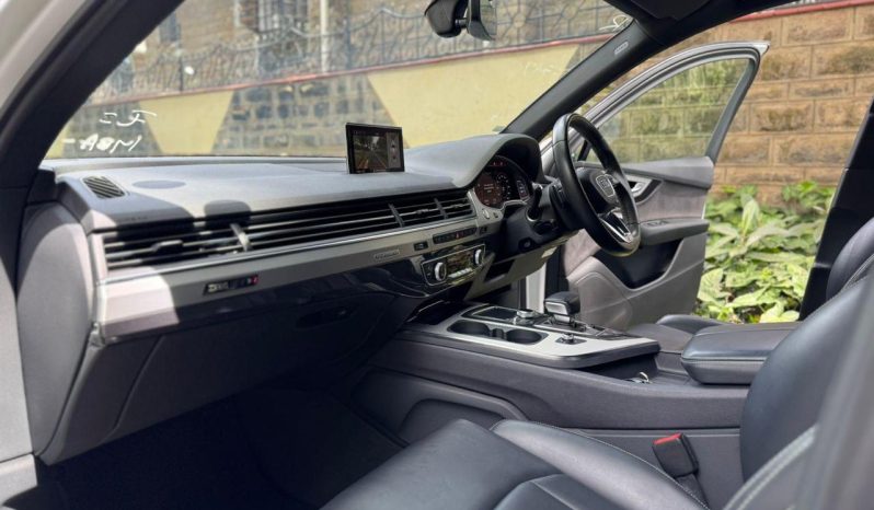 
								Audi Q7 full									