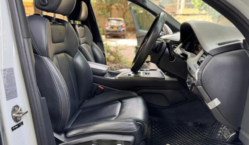 
								Audi Q7 full									