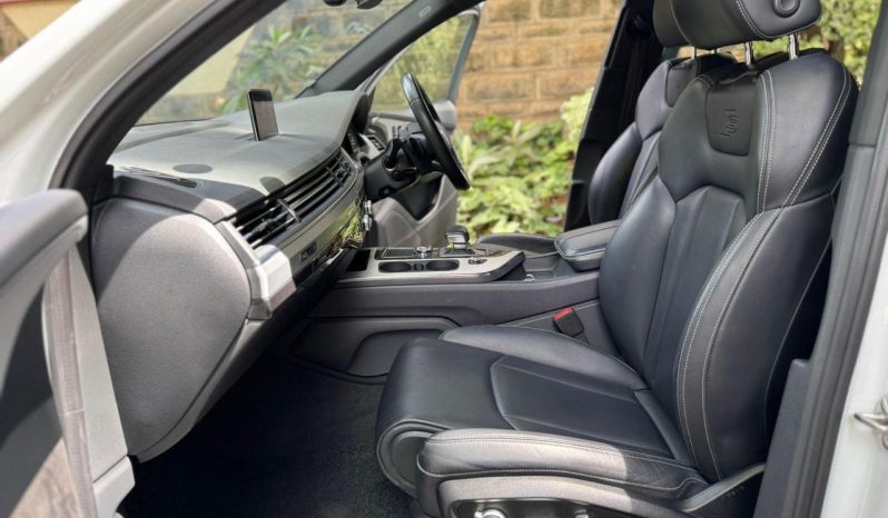 
								Audi Q7 full									