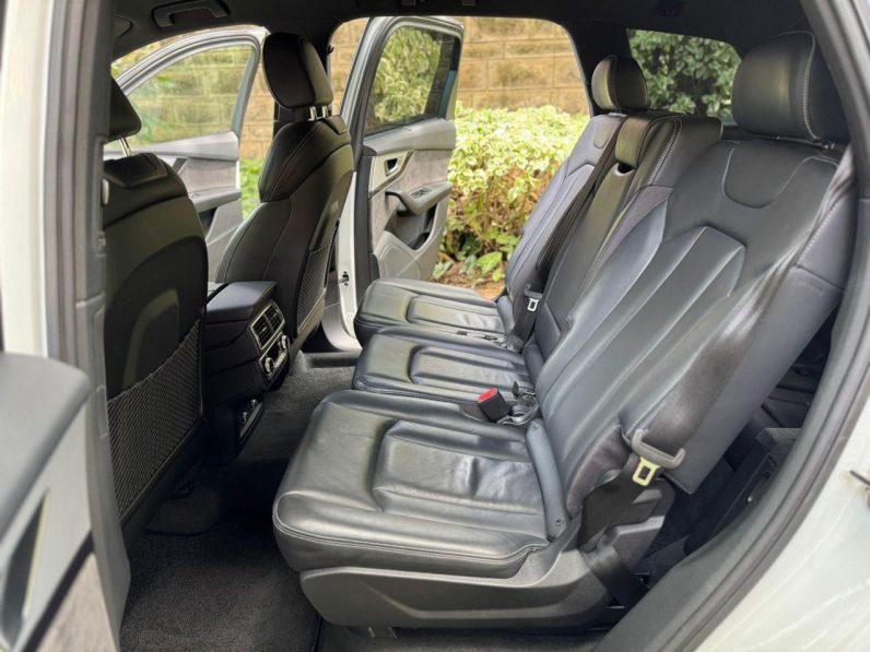 
								Audi Q7 full									