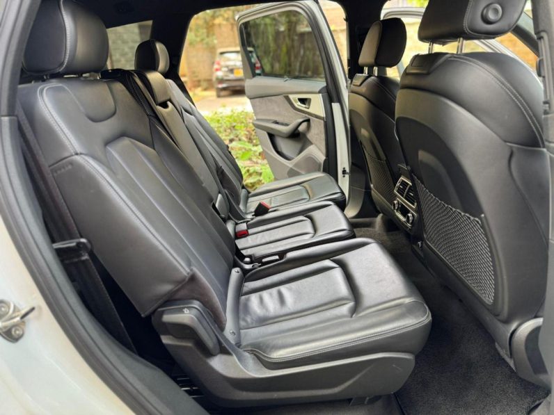 
								Audi Q7 full									