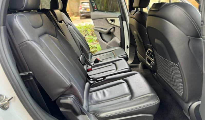 
								Audi Q7 full									