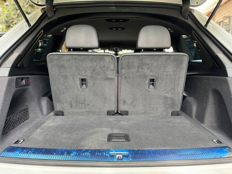 
								Audi Q7 full									