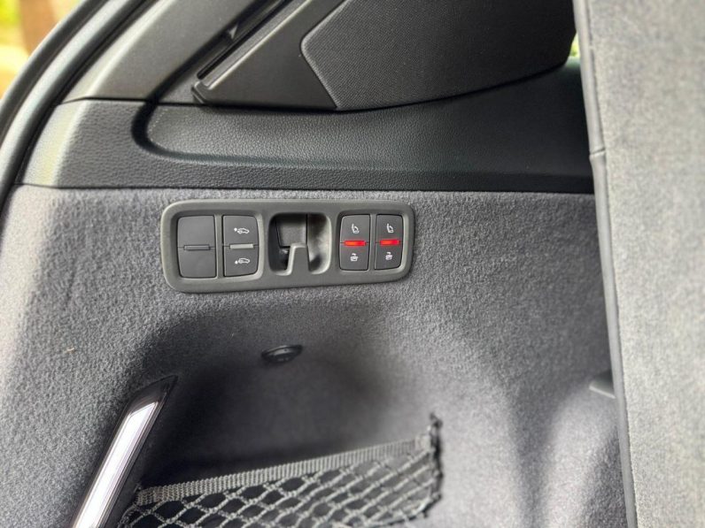 
								Audi Q7 full									