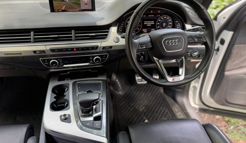 
								Audi Q7 full									
