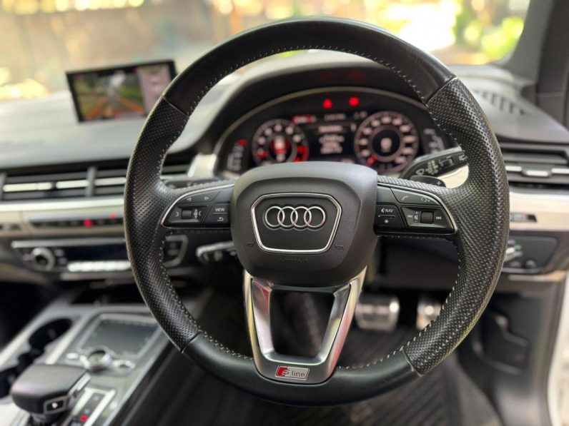 
								Audi Q7 full									