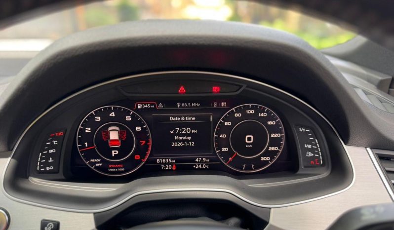 
								Audi Q7 full									