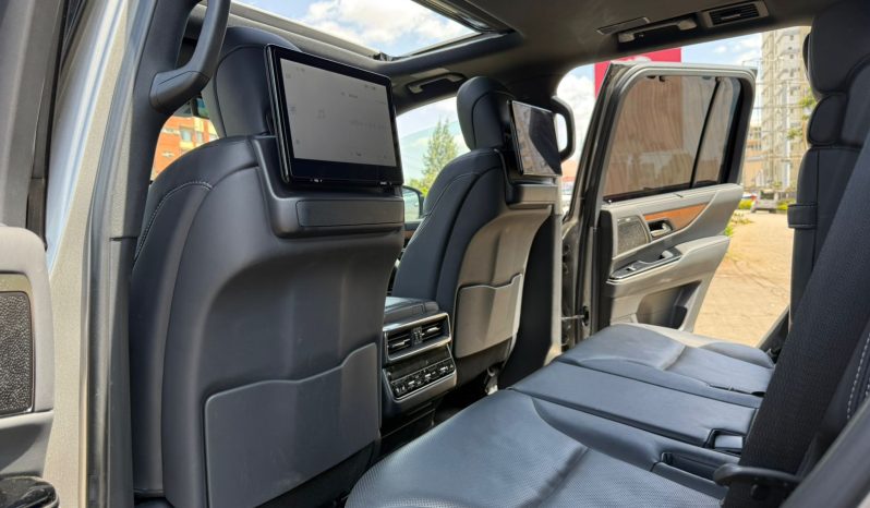 
								Lexus LX600 full									