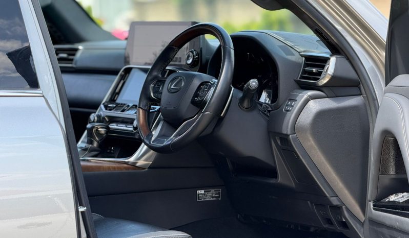 
								Lexus LX600 full									