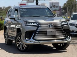 Lexus LX600