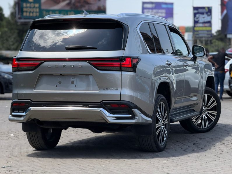 
								Lexus LX600 full									