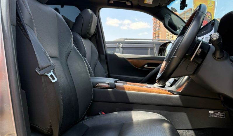 
								Lexus LX600 full									