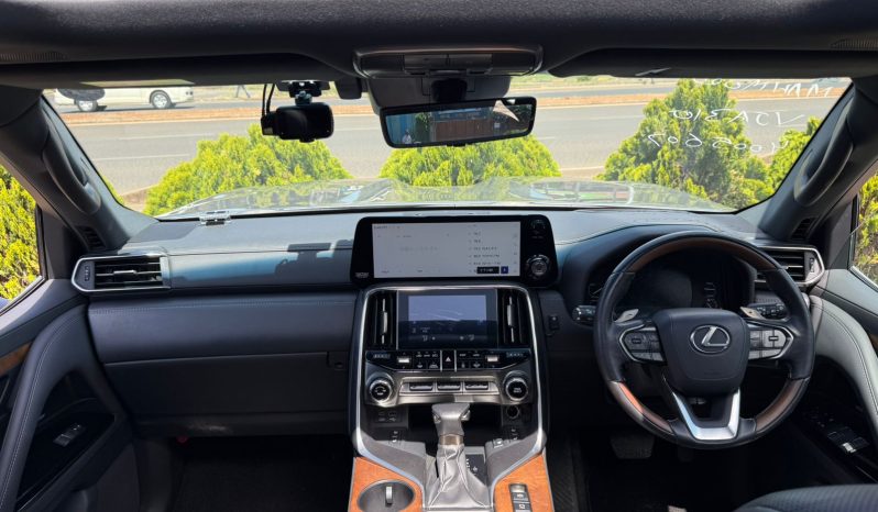 
								Lexus LX600 full									