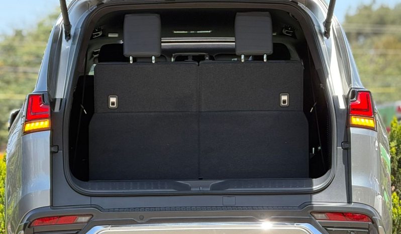 
								Lexus LX600 full									