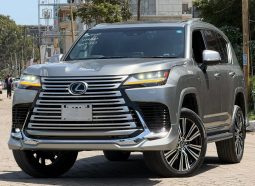 Lexus LX600