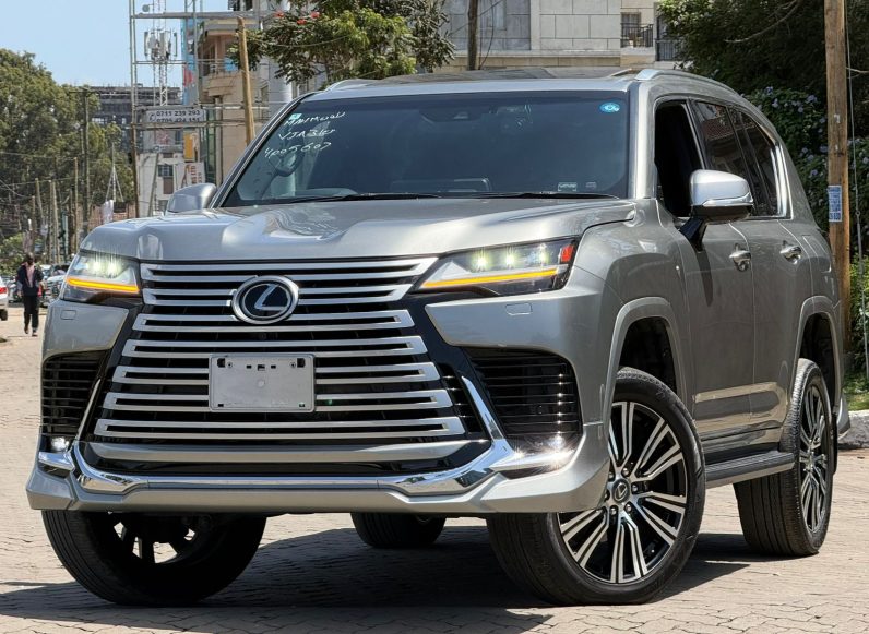 
								Lexus LX600 full									