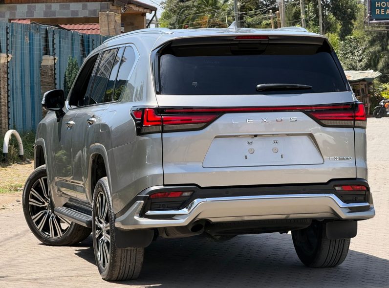 
								Lexus LX600 full									