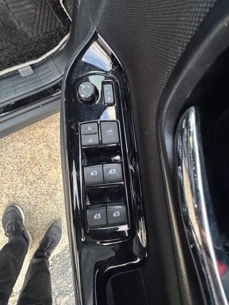 
								Toyota Voxy full									