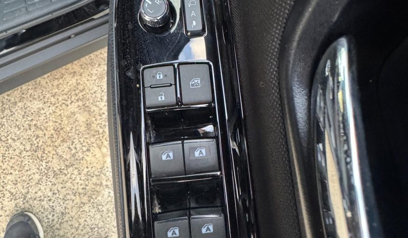 
								Toyota Voxy full									