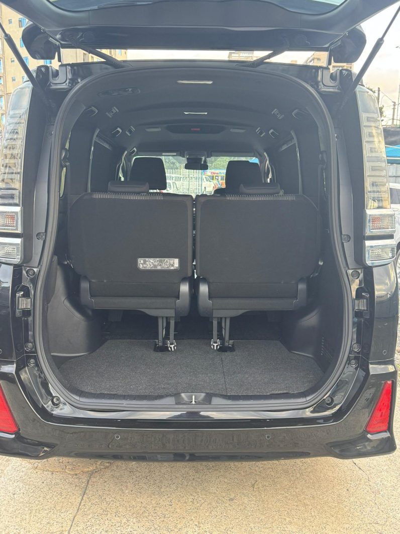 
								Toyota Voxy full									
