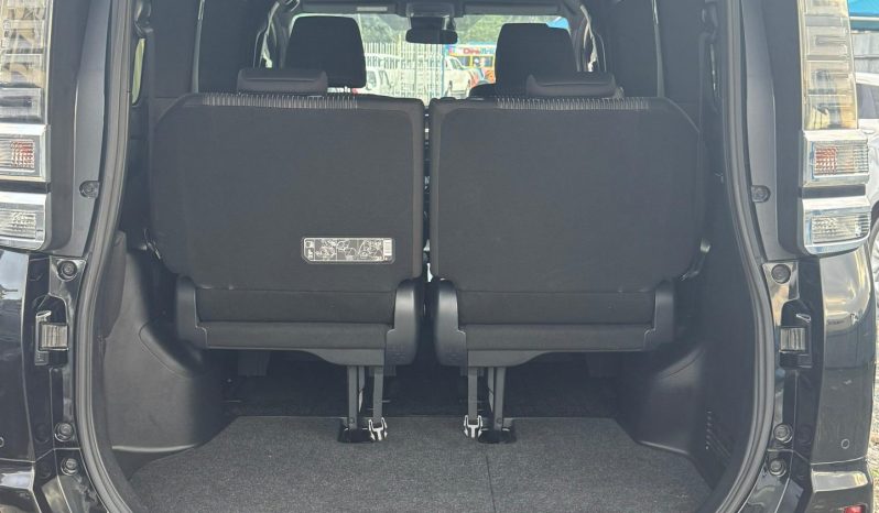 
								Toyota Voxy full									