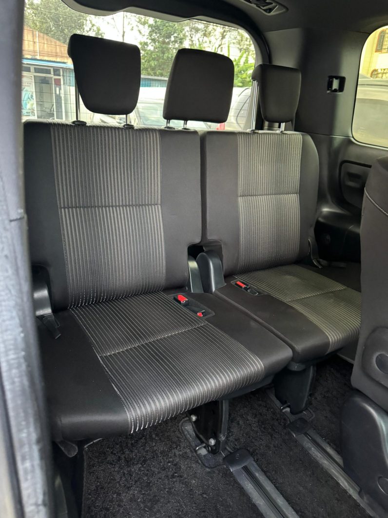 
								Toyota Voxy full									
