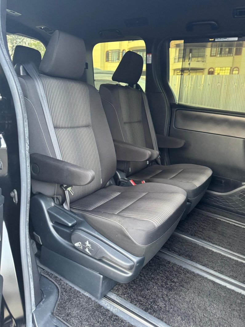 
								Toyota Voxy full									
