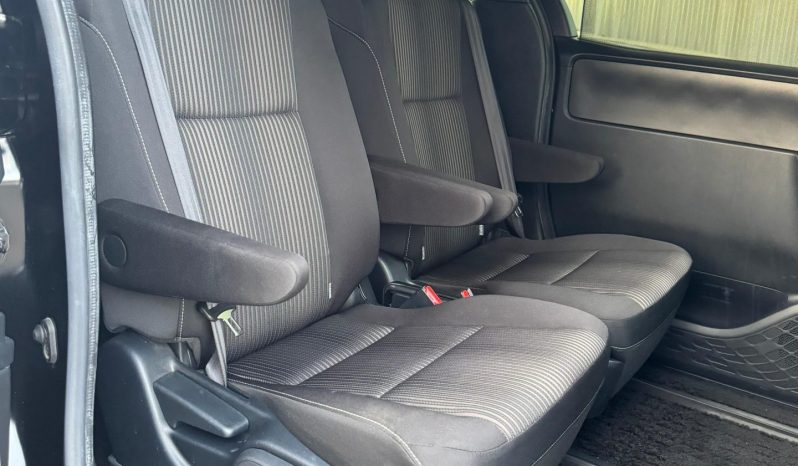 
								Toyota Voxy full									