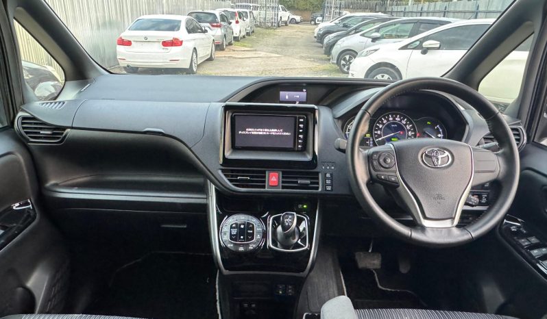 
								Toyota Voxy full									
