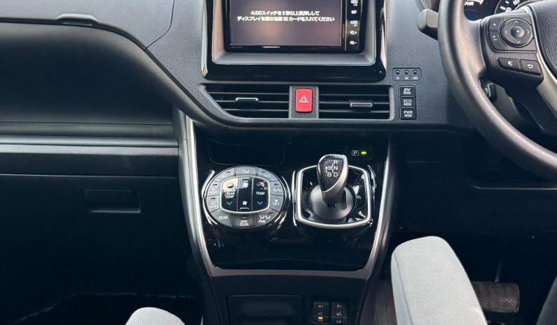 
								Toyota Voxy full									