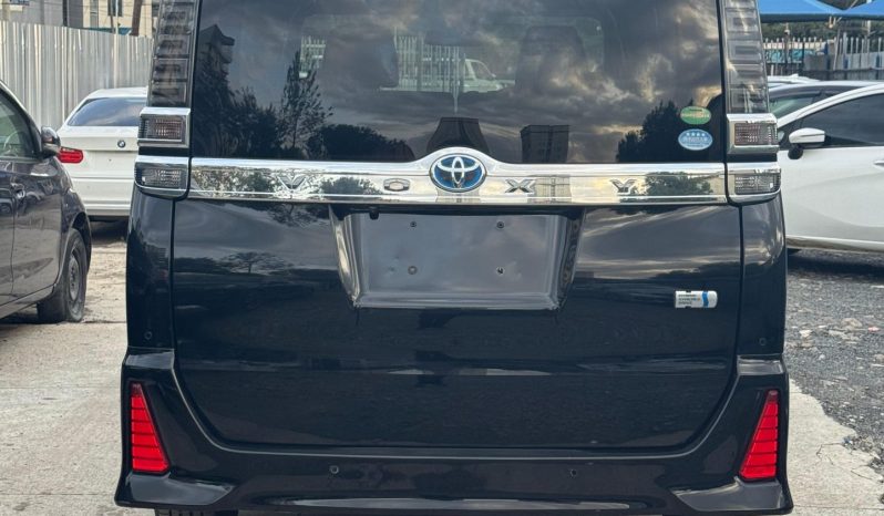 
								Toyota Voxy full									
