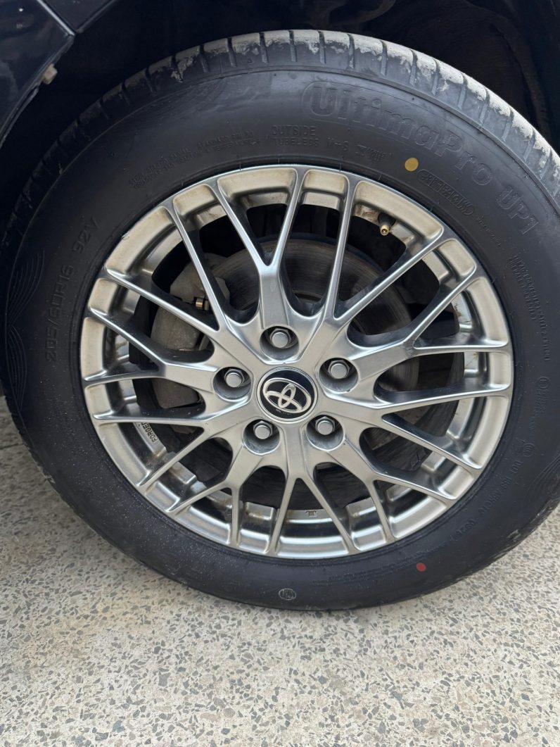 
								Toyota Voxy full									