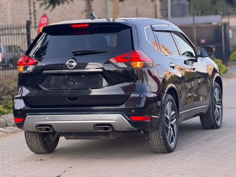 
								Nissan Xtrail full									
