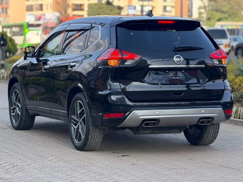 
								Nissan Xtrail full									