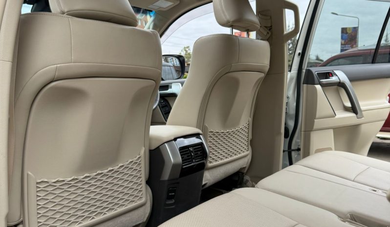 
								Toyota Land Cruiser Prado TXL full									