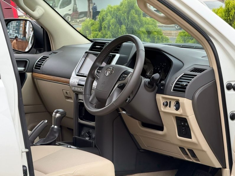 
								Toyota Land Cruiser Prado TXL full									