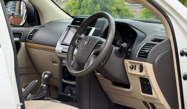 
								Toyota Land Cruiser Prado TXL full									