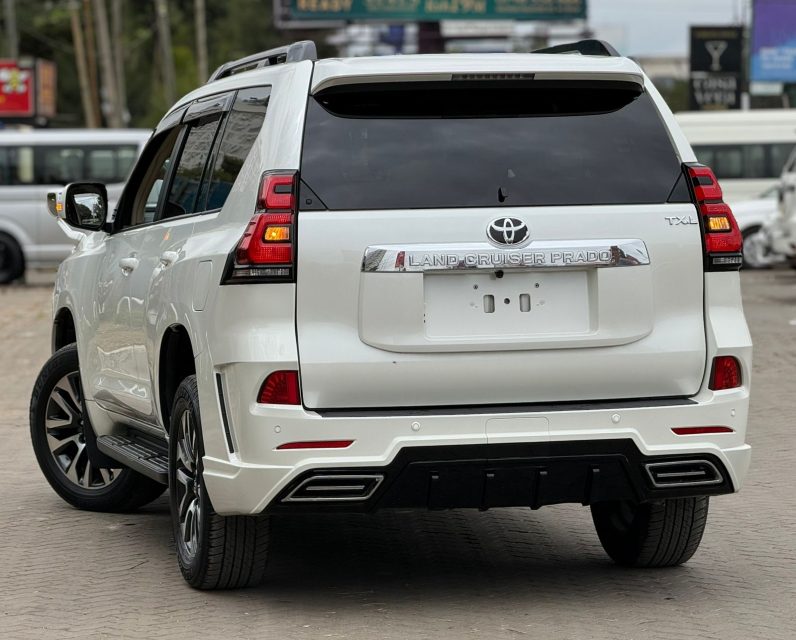 
								Toyota Land Cruiser Prado TXL full									