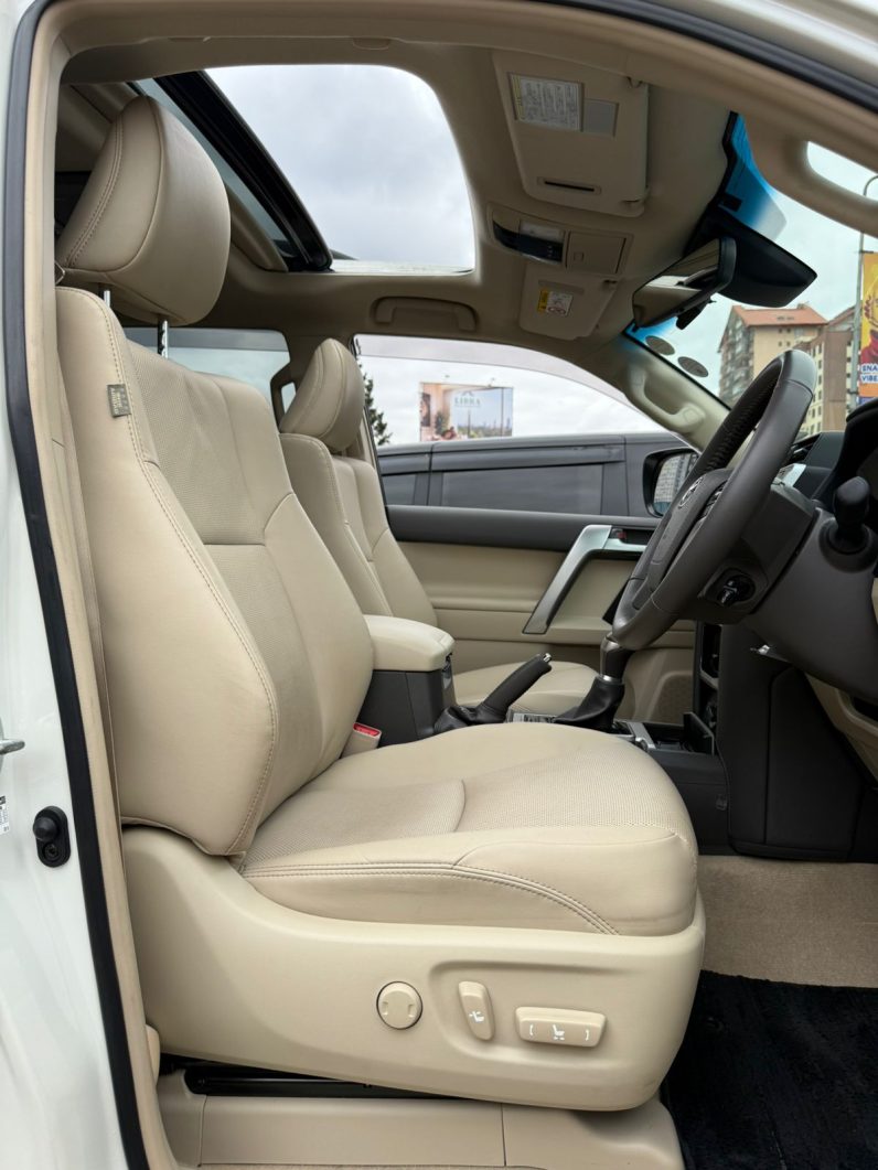 
								Toyota Land Cruiser Prado TXL full									