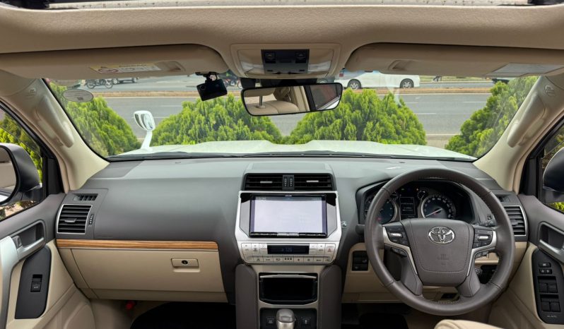 
								Toyota Land Cruiser Prado TXL full									