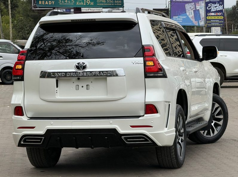 
								Toyota Land Cruiser Prado TXL full									