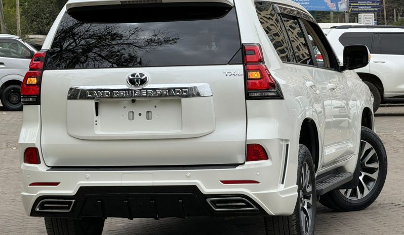
								Toyota Land Cruiser Prado TXL full									