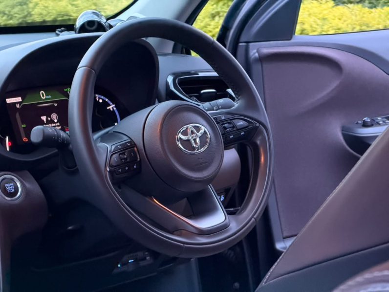 
								Toyota Yaris Cross full									